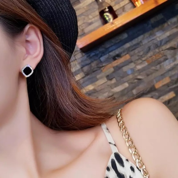 Earrings - Picture 3 of 4